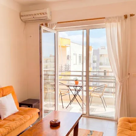 Comfy In Durres 100 Meters From The Lejlighed *